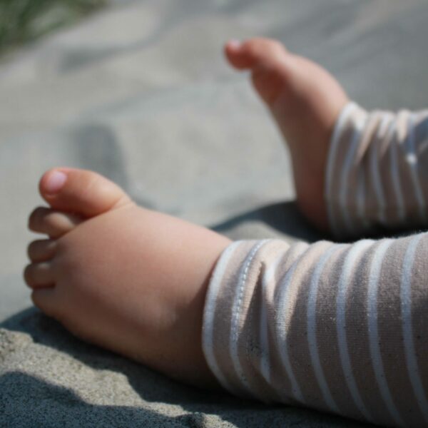 Babyfüße im Sand