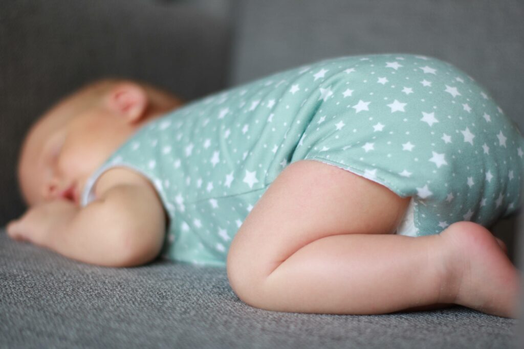 Baby im Newborn-Body