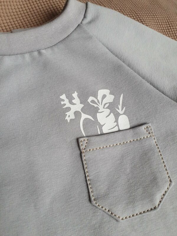 Osterpullover Karotten in Tasche – Bild 7